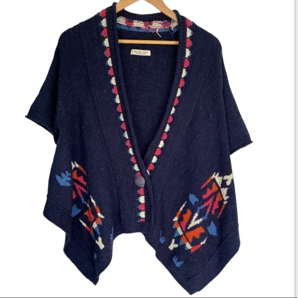 THURSDAY Island Aztec Design Sweater Shawl Cape Style Women’s Size Medium